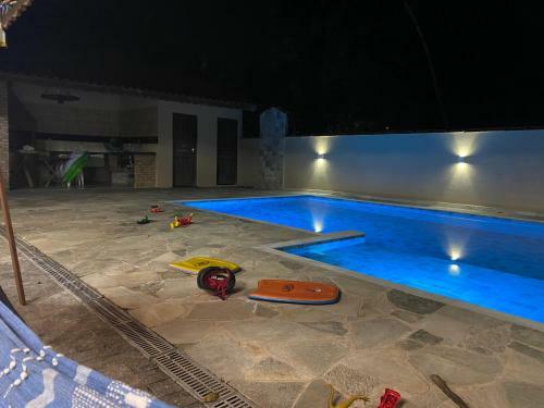 Casa Com Piscina E Churrasqueira Em Condominio