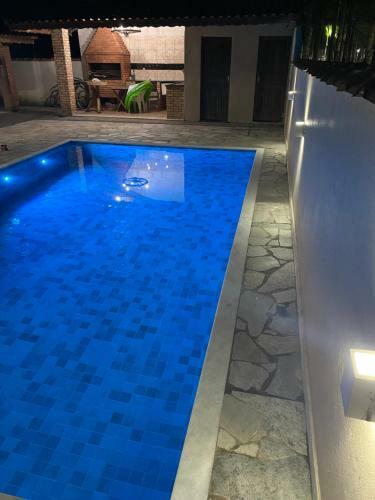 Casa Com Piscina E Churrasqueira Em Condominio