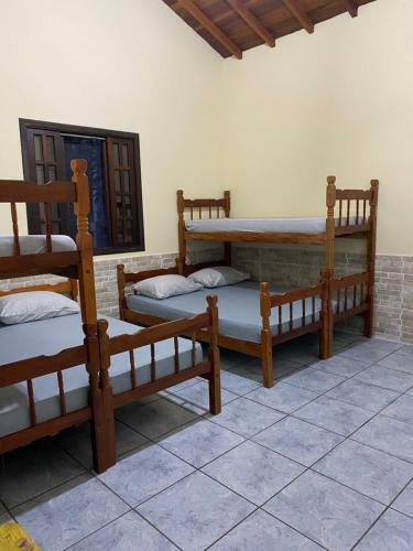 Casa Com Piscina E Churrasqueira Em Condominio