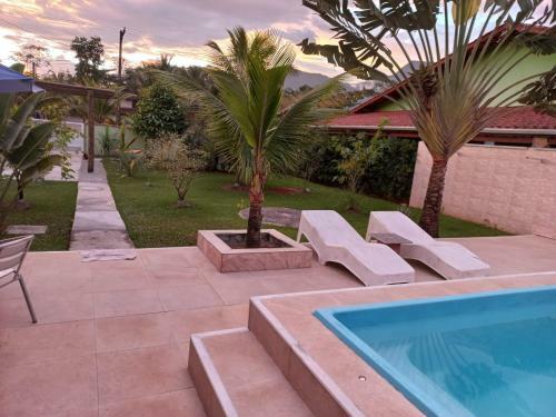Casa Com Piscina Condom�nio Fechado