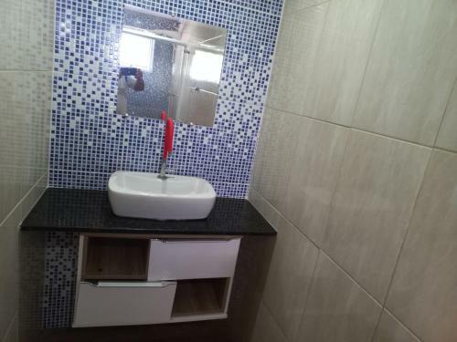 Casa Com Piscina Condom�nio Fechado