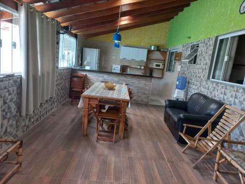 Casa Com Piscina Condom�nio Fechado