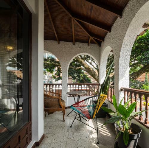 Lodge Colonial Villa In Laureles