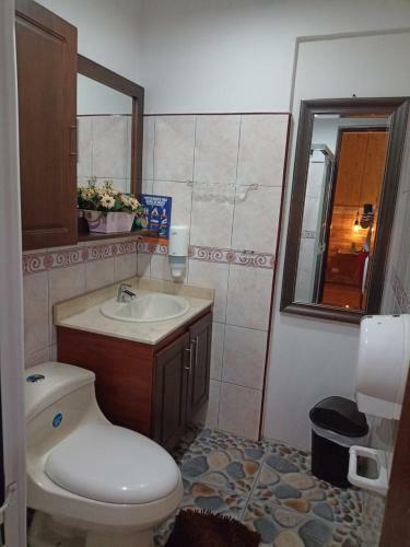 Hostal The Garden Lleras