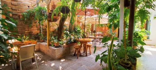Hostal The Garden Lleras