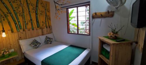Hostal The Garden Lleras