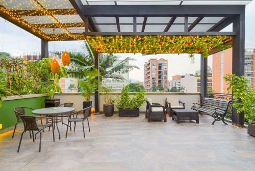 Camelot Apartahotel