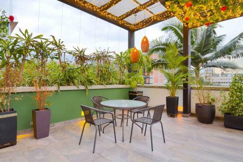 Camelot Apartahotel