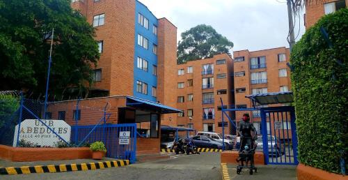 Espectacular Apartamento, Con Servicios Incluidos En Unidad Cerrada.