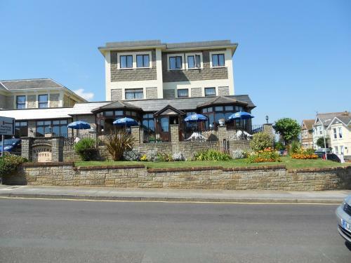 Riviera Hotel