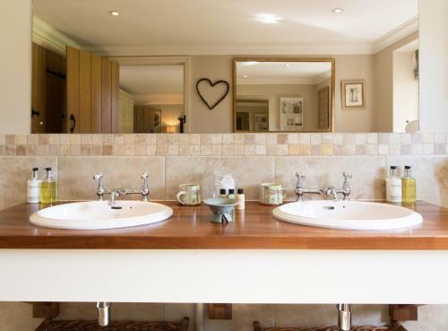 Bed & Breakfast Magazine Wood