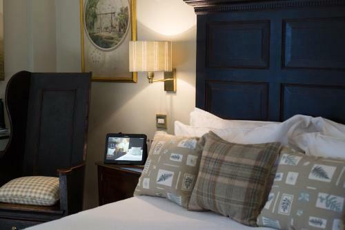 Bed & Breakfast Magazine Wood