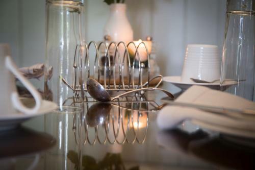 Bed & Breakfast Magazine Wood