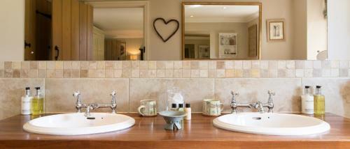 Bed & Breakfast Magazine Wood