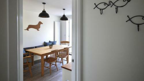 Let?s Unwind Cottages - The Salty Dog & Rock Lobster