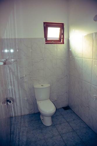 Hostal The Wave Surf Inn Midigama