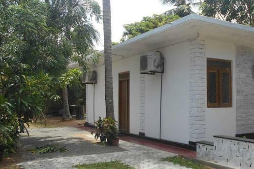 Three Room (2 A/c) Rest House In Arugam Bay