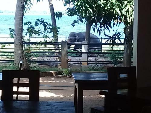 Hotel Nildiya Lake