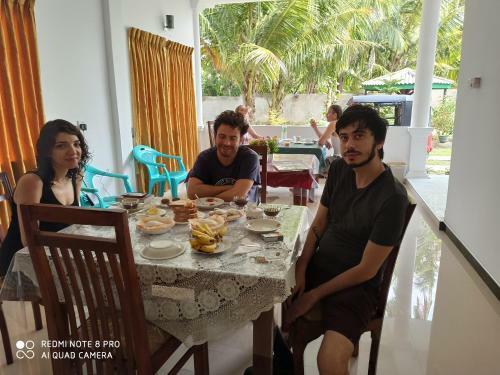 Hostal Geethani Tourists Home