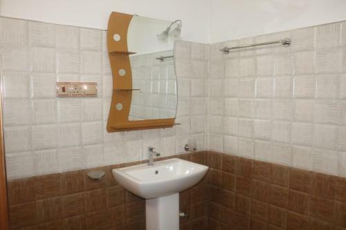 Hostal Tunnel Corner Guest