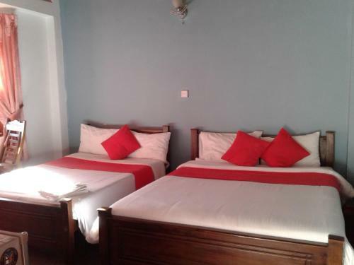 Hostal Dennis Inn