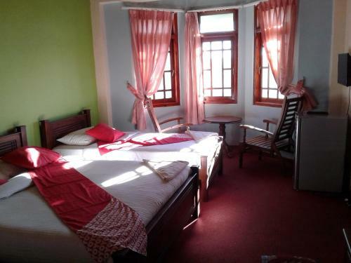 Hostal Dennis Inn