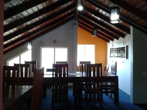 Hostal Dennis Inn