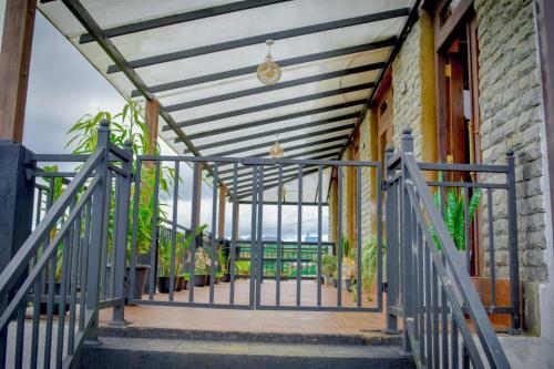 Hotel Omaya Hills