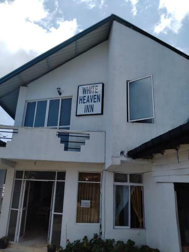Hostal White Heaven Inn