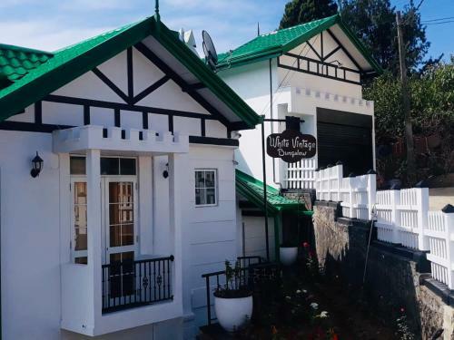 Hotel White Vintage Bunglow