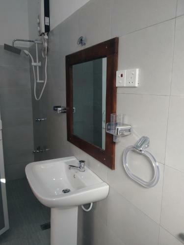 Queens Airport Residence