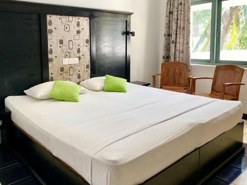 Hostal Mary Land Beach Hotel