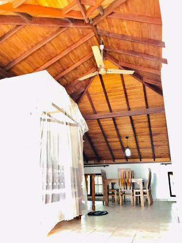 Villa In Waikkal Beach Negombo