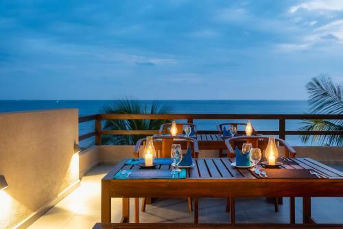 Reef Thalpe - 6 Bedroom Serviced Villa