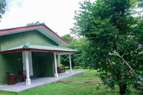 Hotel Pavona Lake