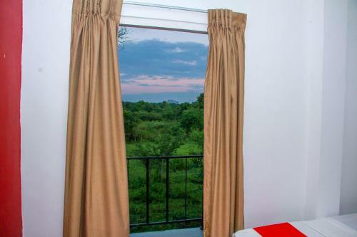 Hotel Pavona Lake