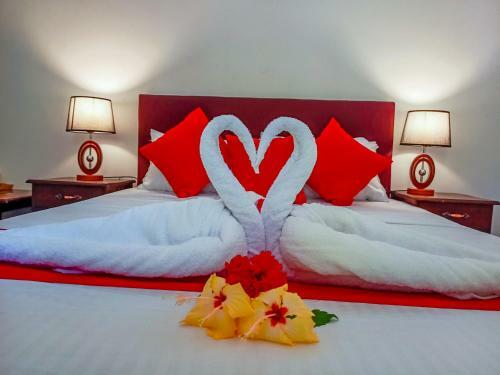Hotel Pavona Lake