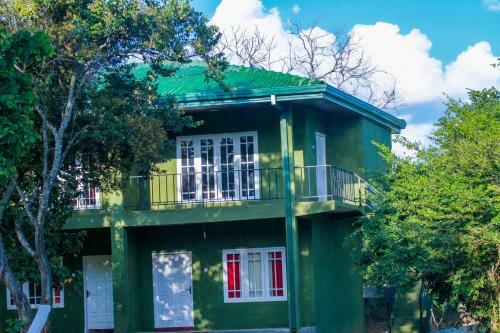 Hotel Pavona Lake