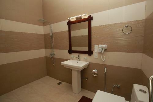 Yala River Front Hotel & Restaurant