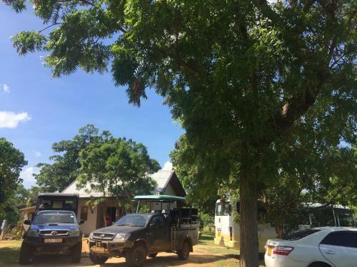 Hotel Saffron Lake Yala