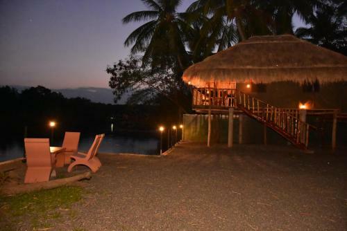 Hotel Pelican Lake