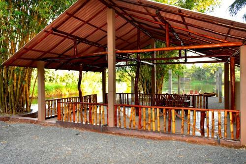 Hotel Pelican Lake