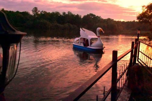 Hotel Pelican Lake