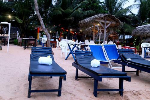 Hostal Golden Surfer Beach Hotel