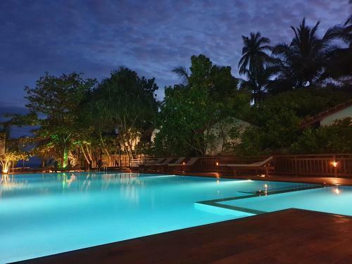 Hotel Marakolliya Beach Resort