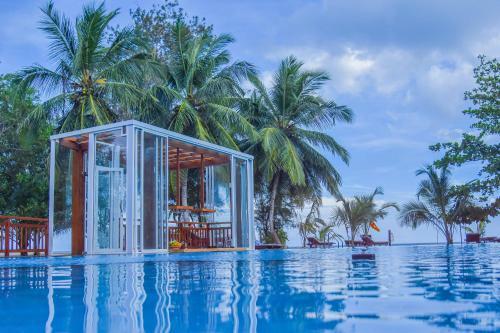Hotel Marakolliya Beach Resort