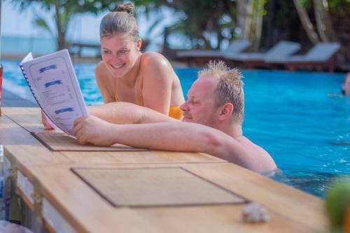 Hotel Marakolliya Beach Resort