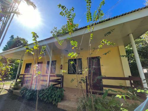 Posada C - Side Inn