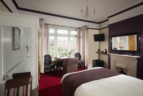 Hostal Clairmont Guest House