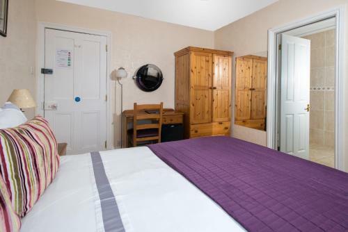 Hostal Clairmont Guest House